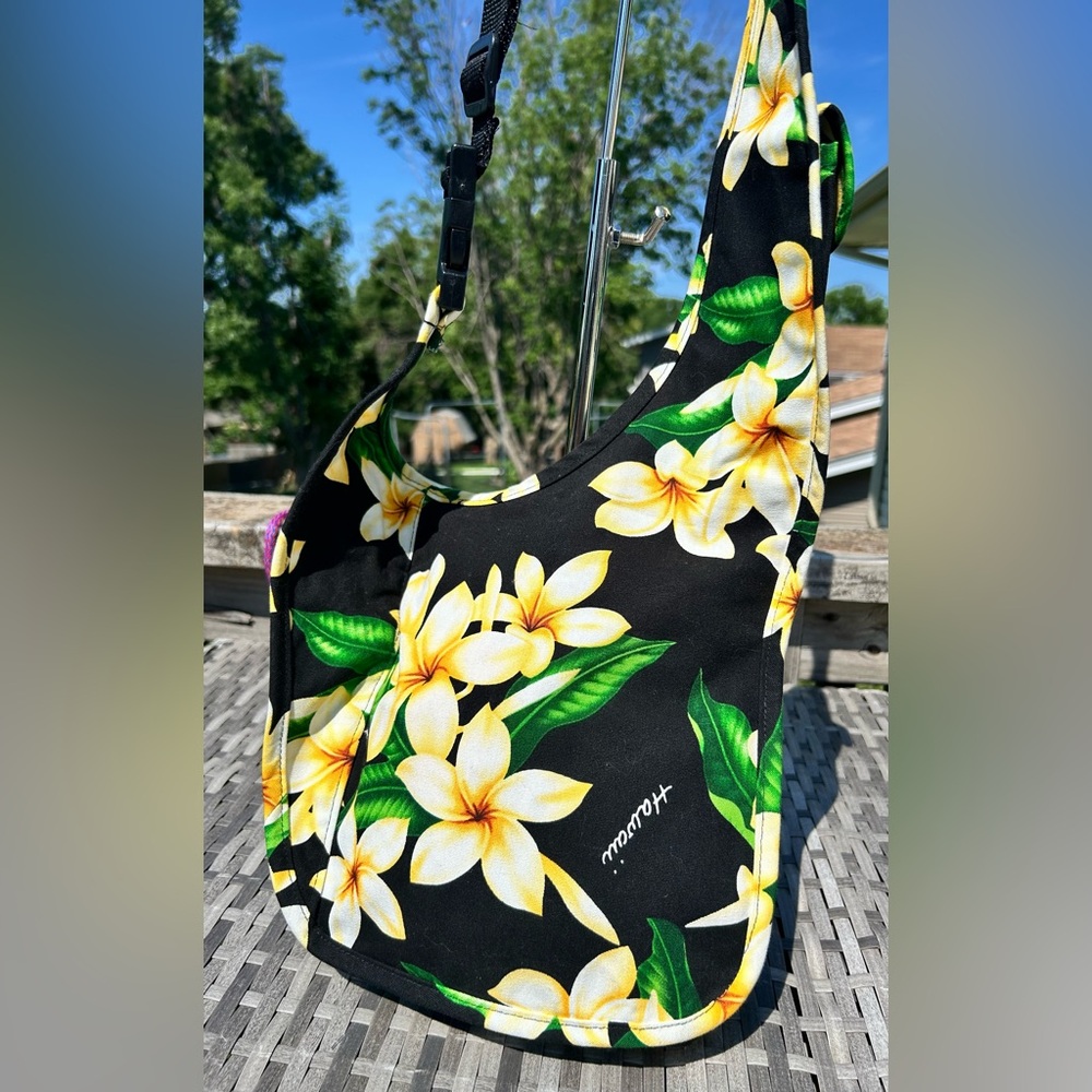 NEW Genuine Hawaiian Plumeria Sling Crossbody Bag - Picture 3 of 7